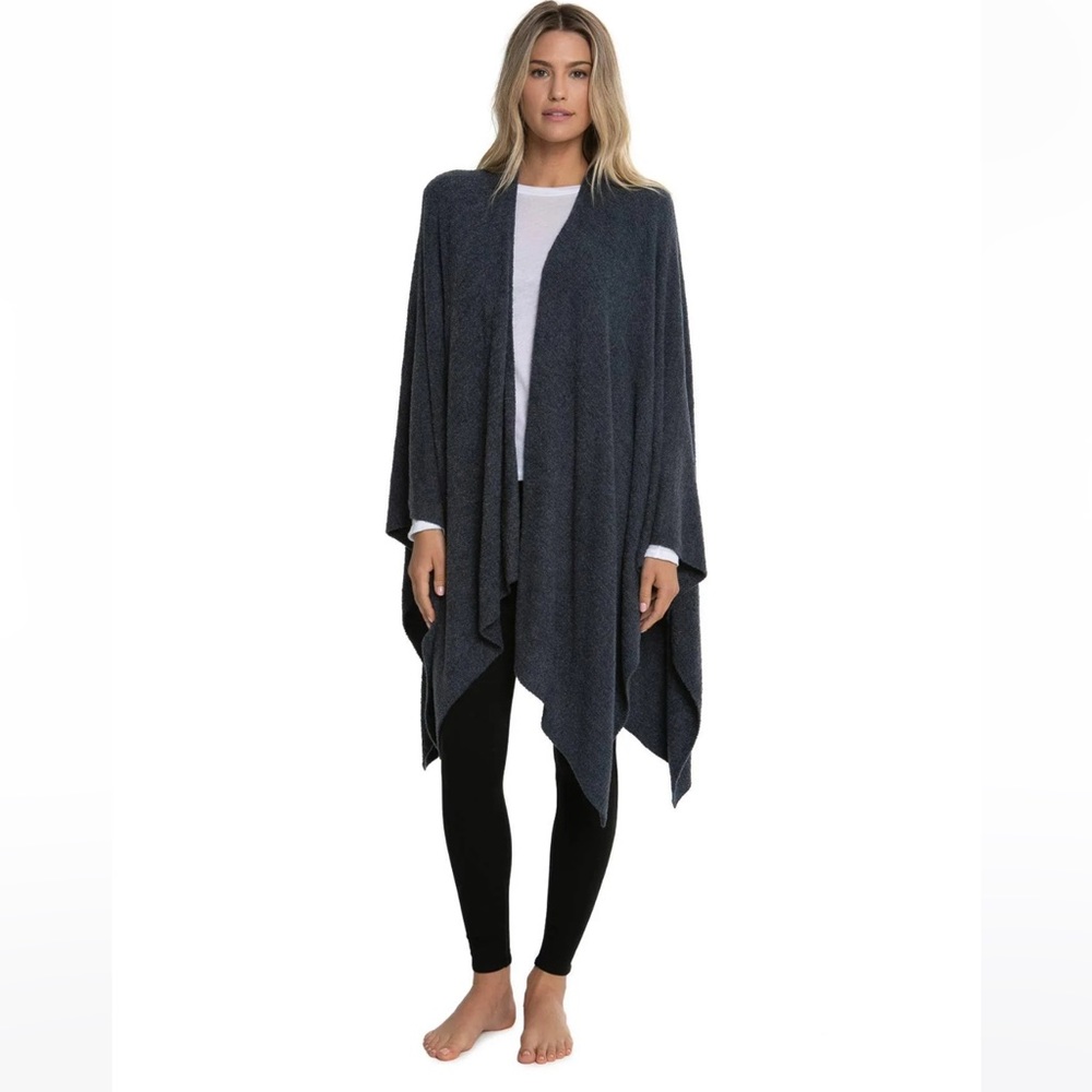 NEW! BarefootDreams cozy chic weekend wrap. Heather Gray.